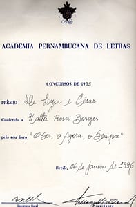 A Comissão Julgadora do “Prêmio Lyra e César de Poesia, da Academia Pernambucana de Letras, versão 1995, em seu parecer sobre esse livro assinala que ele se caracteriza “por um alto nível de conteúdo e beleza